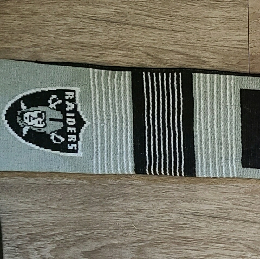 Raiders Scarf - Picture 3 of 3